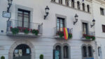 Cubelles, Vilanova y Sitges se ven obligados a retirar la bandera republicana de sus fachadas tras la denuncia de VOX